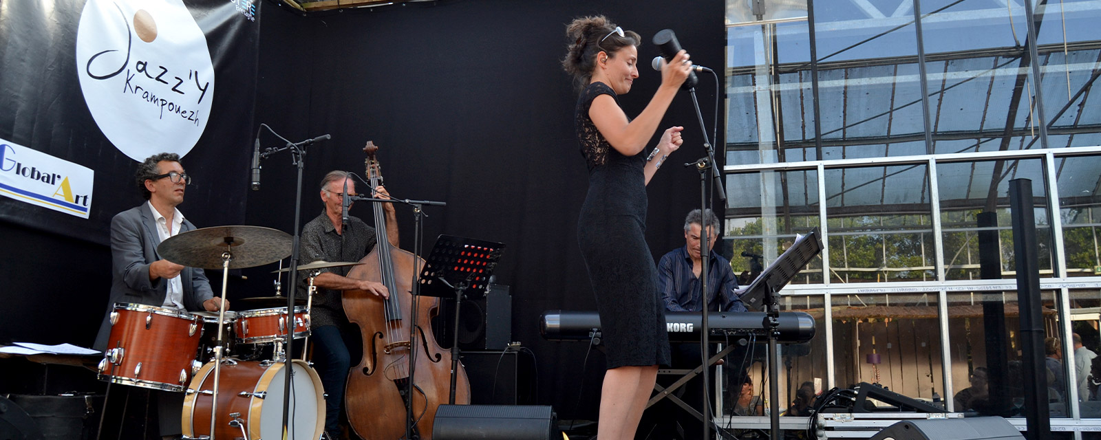 The stage, with a view on the garden