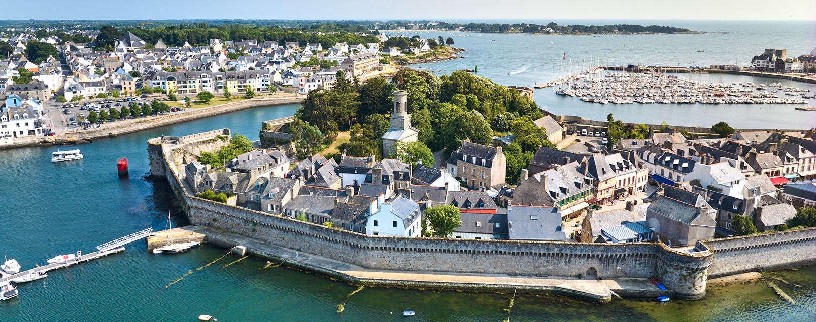 Vue aérienne de la Ville Close et du quartier du Passage 