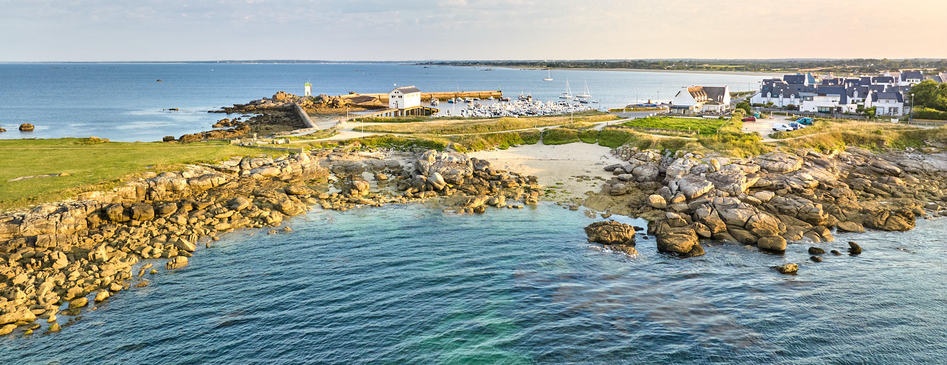 Vue aérienne sur le port de la pointe de trévignon à trégunc.